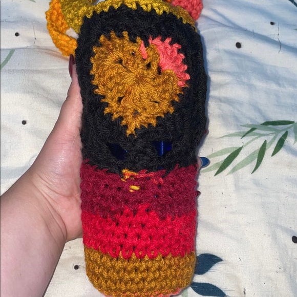 Crochet waterbottle bag with heart and stripped pattern, one size fits all - Picture 2 of 2
